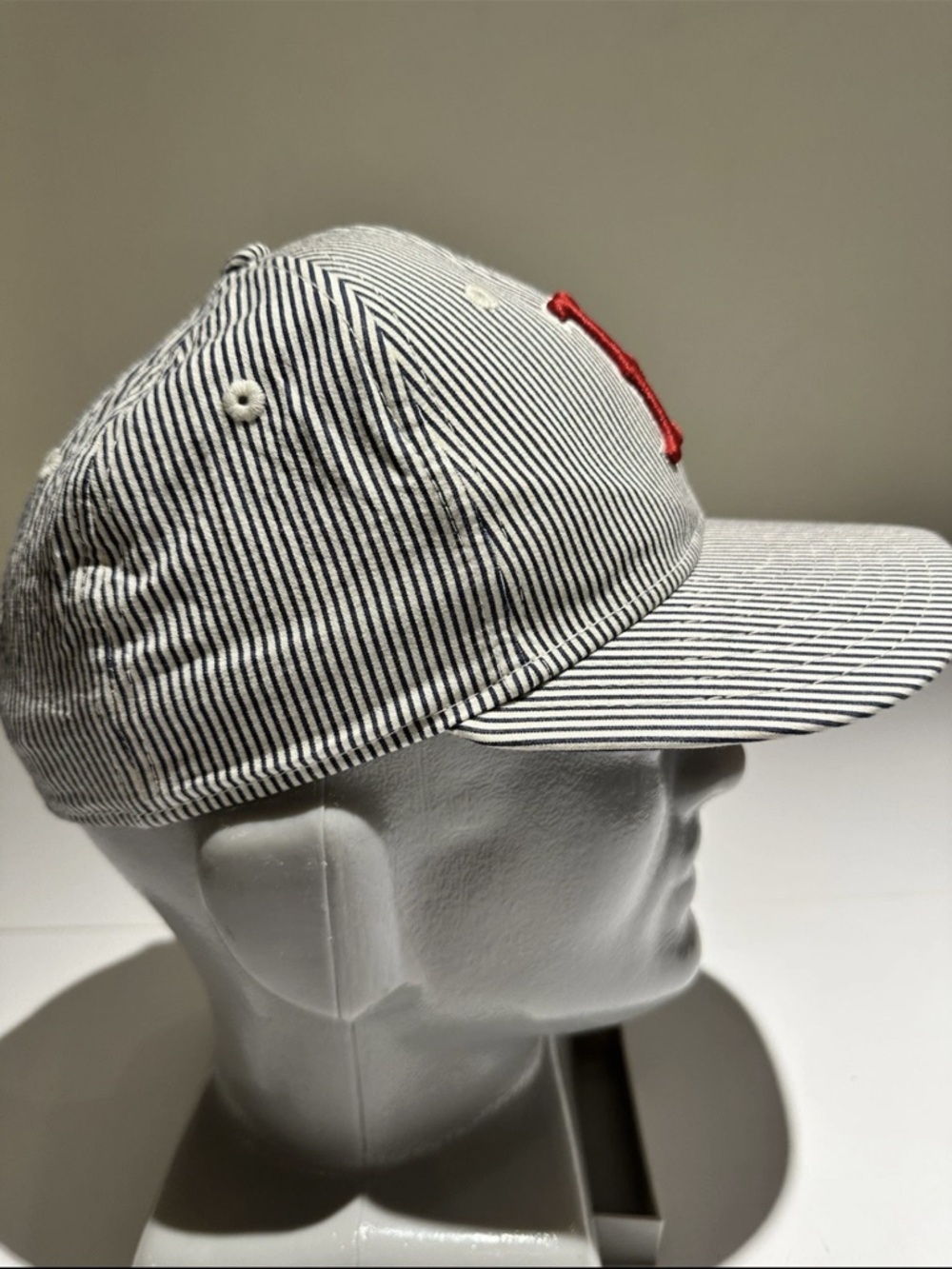 Genuine Merchandise White and Navy Striped Baseball Cap with Red 'B' Logo - Picture 3 of 12
